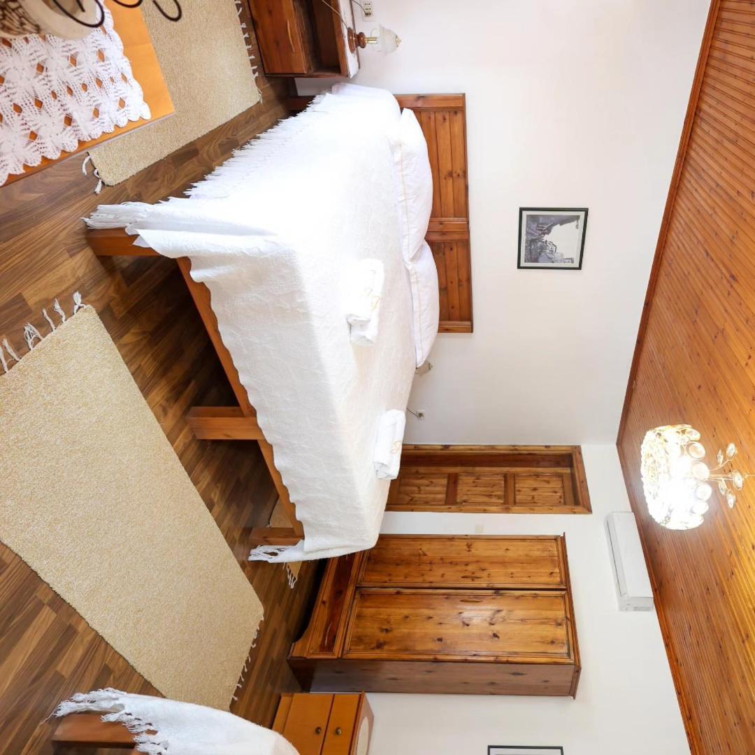Guest House J.Prifti Berat Exterior photo