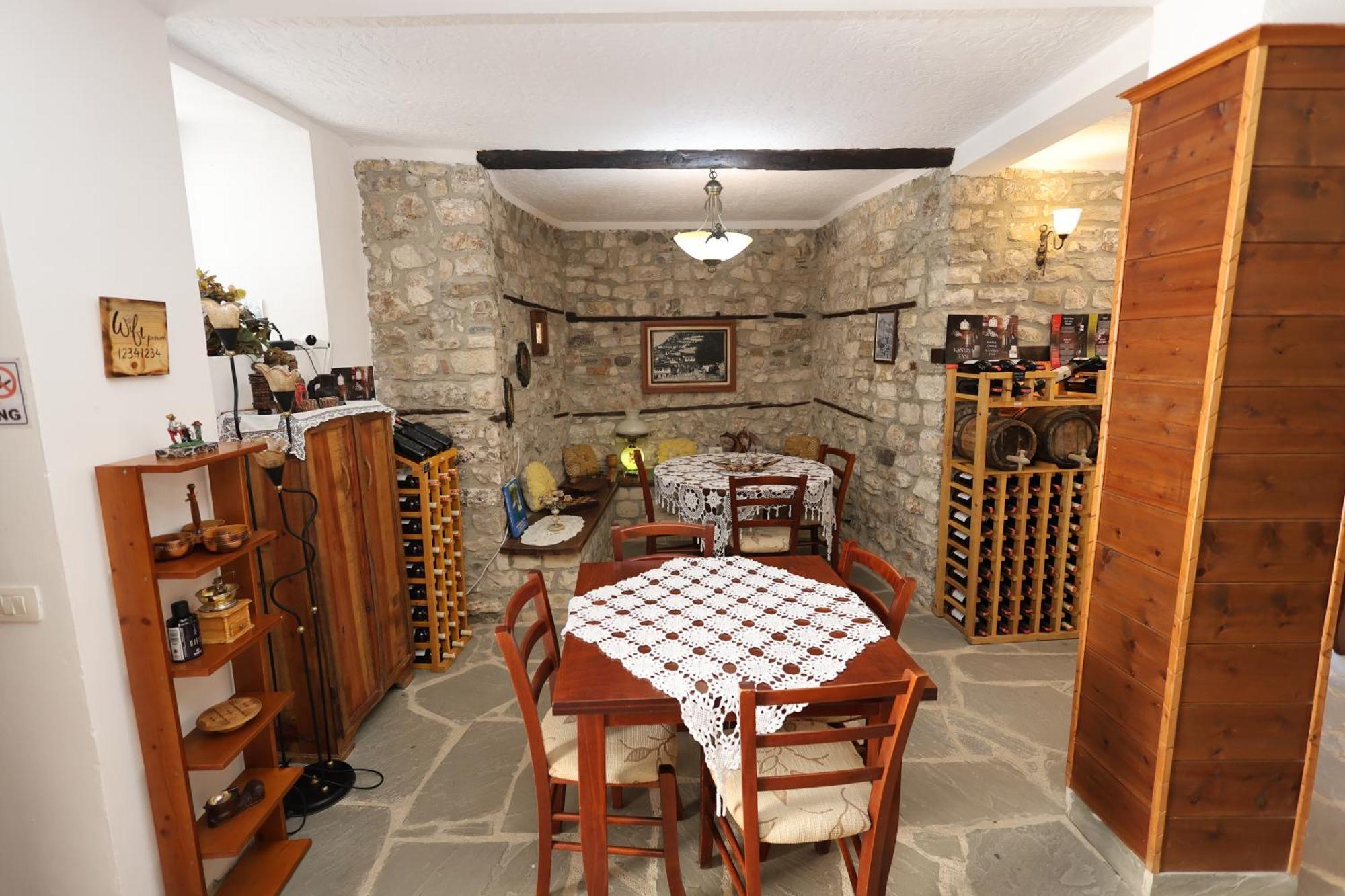 Guest House J.Prifti Berat Exterior photo