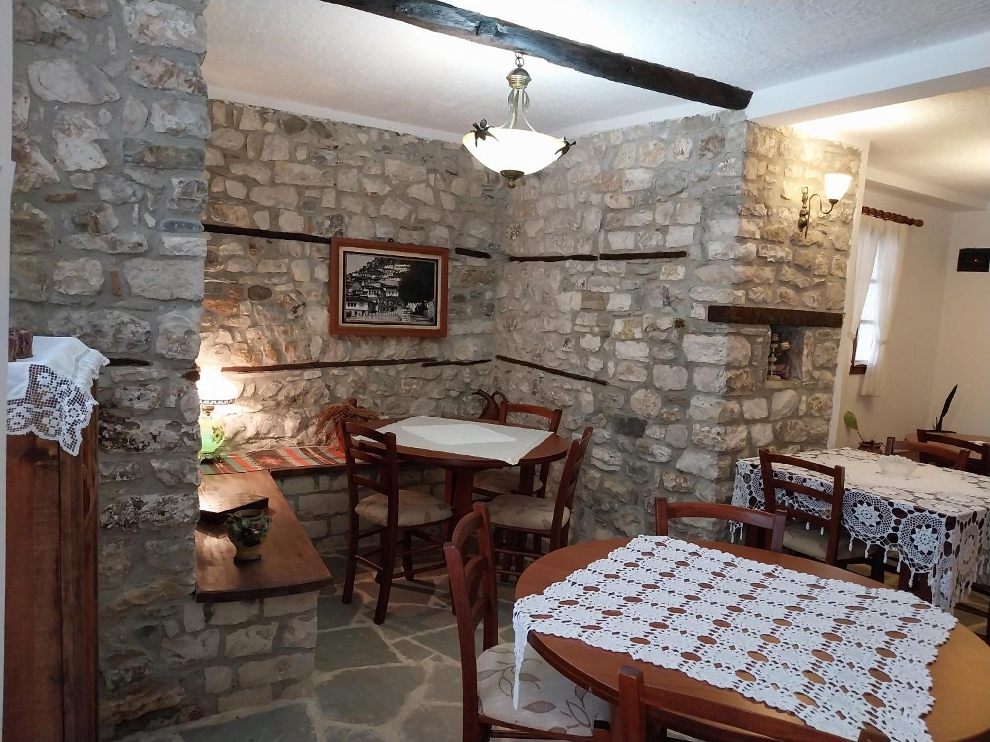 Guest House J.Prifti Berat Exterior photo